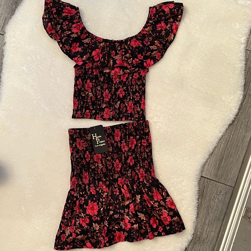 🌹Haute Project Los Angeles Top and Skirt Set - Picture 4 of 7